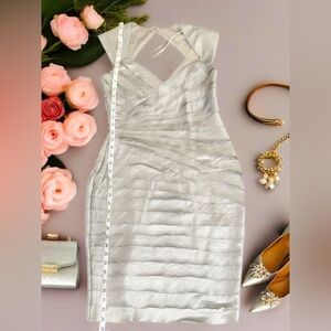 Stunning London Times Silver Elegant Dress - Size 6 for Glam Nights!